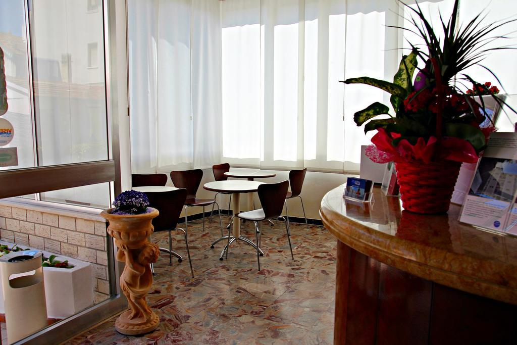 Hotel Morolli ริมินี ภายนอก รูปภาพ